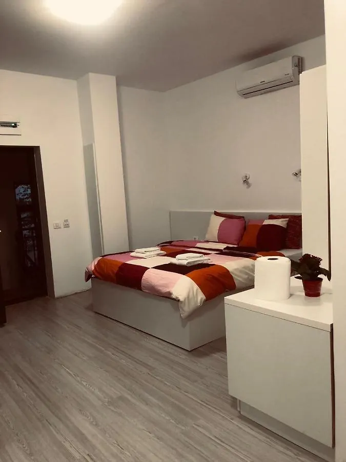 Old Town Bar Apartments On Street Tonitza Bucarest Romania