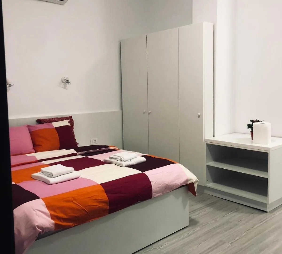 Old Town Bar Apartments On Street Tonitza Bucarest